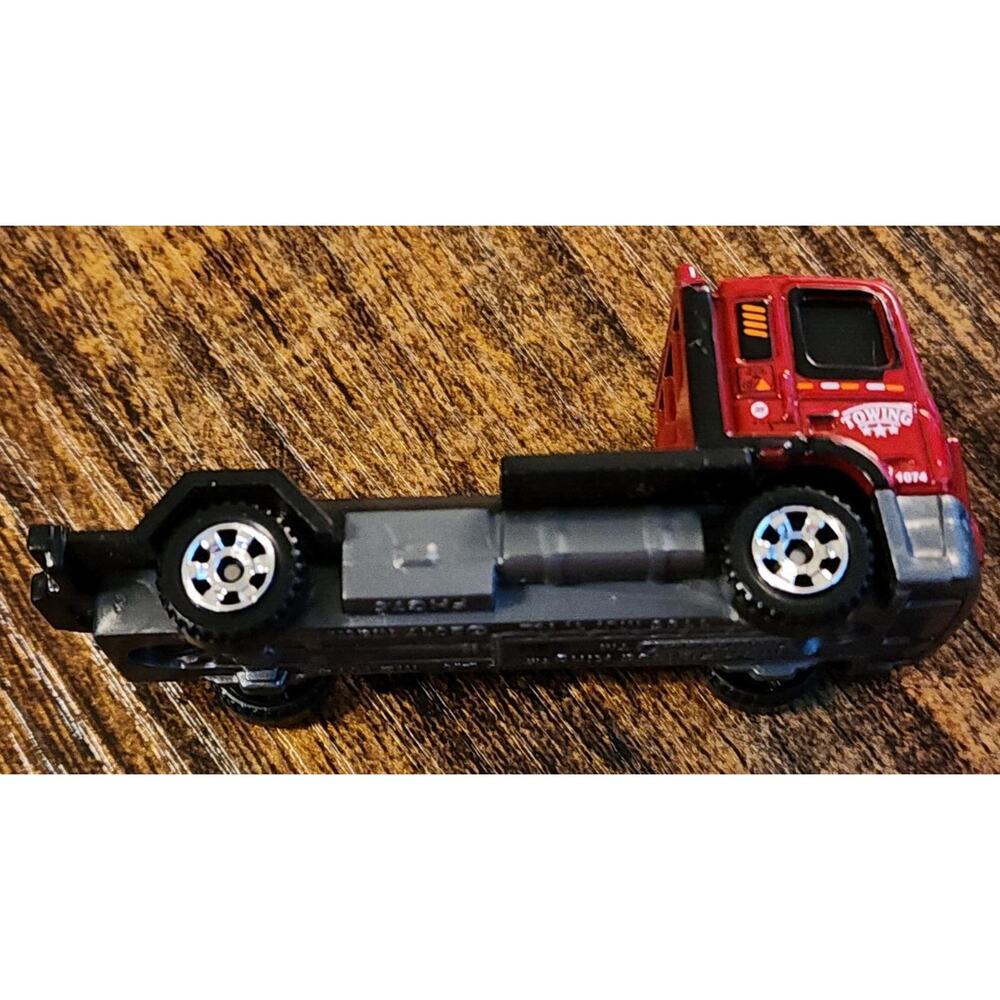 Matchbox MBX Flatbed King Truck (2017) - Peterbilt Diecast Vehicle